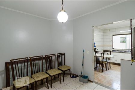 Casa à venda com 154m², 3 quartos e 3 vagas Casa à venda com 154m², 3 quartos e 3 vagasCopa