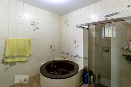 Casa à venda com 425m², 4 quartos e 3 vagasBanheiro da Suíte 1