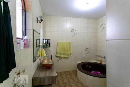 Casa à venda com 425m², 4 quartos e 3 vagasBanheiro da Suíte 1