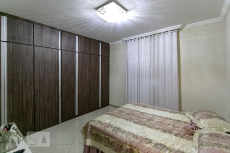 Casa à venda com 425m², 4 quartos e 3 vagasQuarto Suíte 1