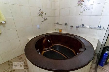 Casa à venda com 425m², 4 quartos e 3 vagasBanheiro da Suíte 1