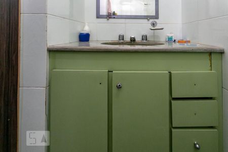 Casa à venda com 425m², 4 quartos e 3 vagasBanheiro da Suíte 2
