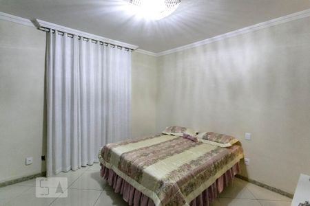 Casa à venda com 425m², 4 quartos e 3 vagasQuarto Suíte 1