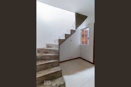 Escada de casa para alugar com 2 quartos, 50m² em Vila Santana, São Paulo