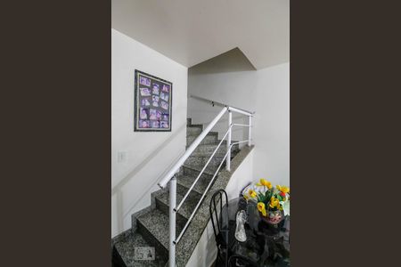 Escada de casa à venda com 3 quartos, 108m² em Gopouva, Guarulhos