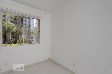 Quarto 1 de apartamento para alugar com 2 quartos, 58m² em Sarandi, Porto Alegre
