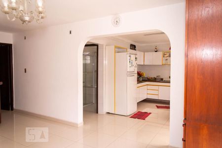 Casa à venda com 250m², 3 quartos e 2 vagasCopa