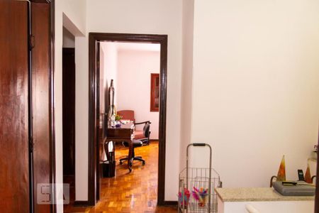 Casa à venda com 250m², 3 quartos e 2 vagasCorredor