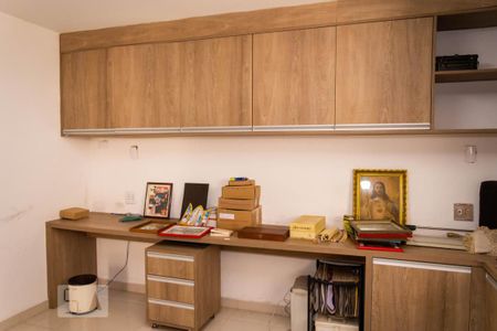 Casa à venda com 250m², 3 quartos e 2 vagasEscritório