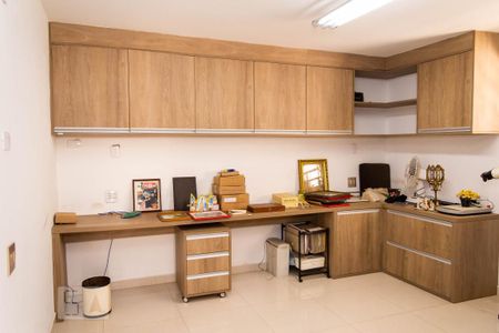 Casa à venda com 250m², 3 quartos e 2 vagasEscritório