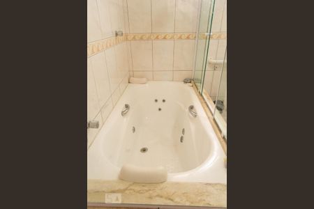 Casa à venda com 250m², 3 quartos e 2 vagasBanheiro