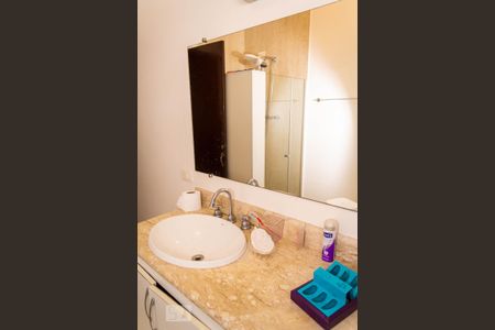 Casa à venda com 250m², 3 quartos e 2 vagasBanheiro