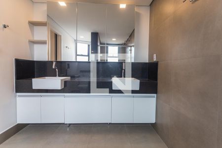 Apartamento à venda com 357m², 4 quartos e 4 vagasBanheiro da Suíte 1