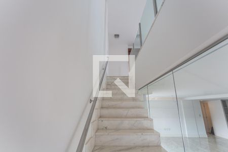 Apartamento à venda com 357m², 4 quartos e 4 vagasEscada de Acesso a Cobertura