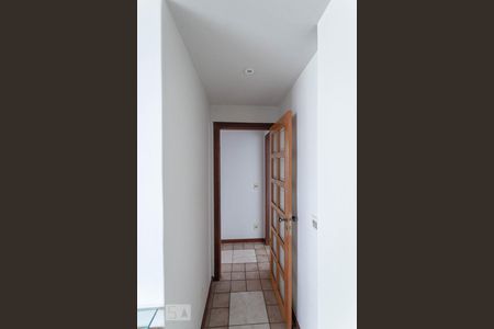 Corredor de apartamento para alugar com 3 quartos, 100m² em Sagrada Família, Belo Horizonte
