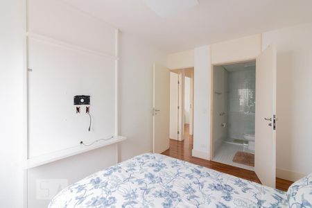 Suíte de apartamento para alugar com 3 quartos, 90m² em Moema, São Paulo