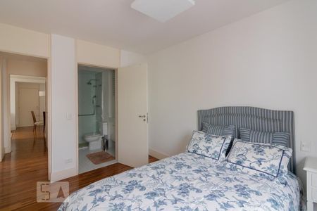 Suíte de apartamento para alugar com 3 quartos, 90m² em Moema, São Paulo