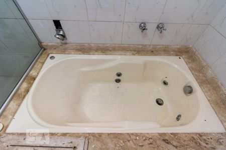 Casa à venda com 330m², 5 quartos e 6 vagasDetalhe Banheira