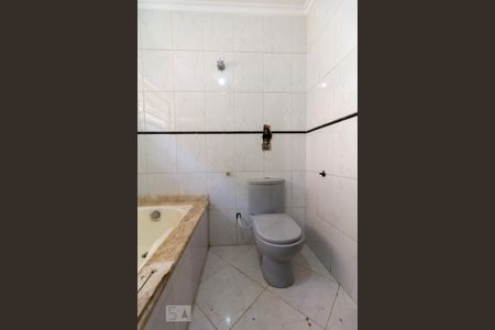 Casa à venda com 330m², 5 quartos e 6 vagasBanheiro Suíte 3