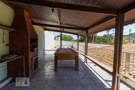 Casa à venda com 330m², 5 quartos e 6 vagasChurrasqueira