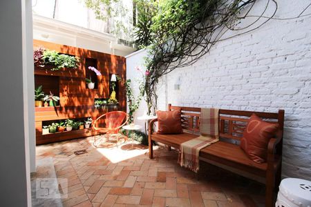 Casa à venda com 150m², 3 quartos e 1 vaga Casa à venda com 150m², 3 quartos e 1 vagaQuintal