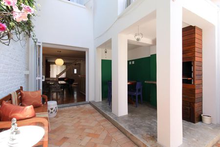 Casa à venda com 150m², 3 quartos e 1 vaga Casa à venda com 150m², 3 quartos e 1 vagaQuintal