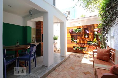 Casa à venda com 150m², 3 quartos e 1 vaga Casa à venda com 150m², 3 quartos e 1 vagaQuintal
