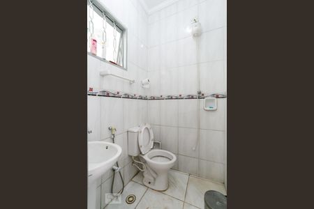 Casa para alugar com 300m², 5 quartos e 3 vagasBanheiro de serviço