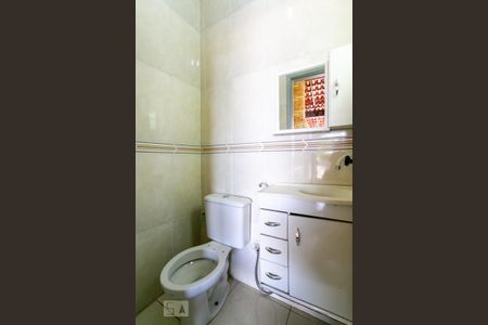 Casa para alugar com 300m², 5 quartos e 3 vagasBanheiro do salão de festas