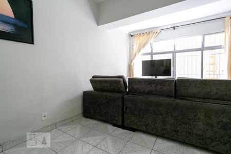 Sala de estar de casa para alugar com 5 quartos, 300m² em Parque Peruche, São Paulo