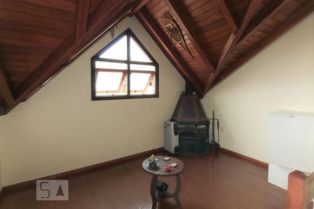 Casa de condomínio à venda com 195m², 3 quartos e 2 vagasSótão