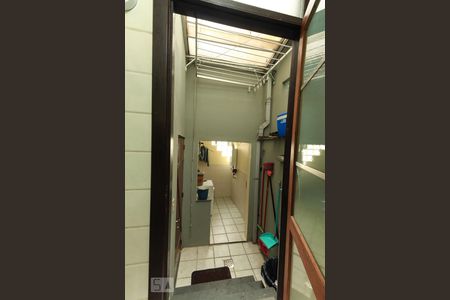 Casa de condomínio à venda com 195m², 3 quartos e 2 vagasÁrea de serviço