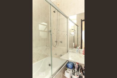 Casa de condomínio à venda com 195m², 3 quartos e 2 vagasBanheiro da suíte