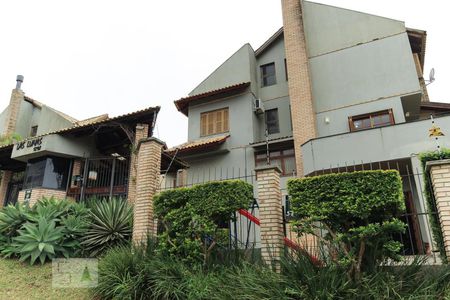 Casa de condomínio à venda com 195m², 3 quartos e 2 vagasFachada e portaria
