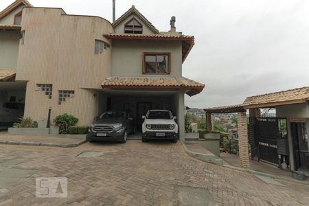Casa de condomínio à venda com 195m², 3 quartos e 2 vagasFachada