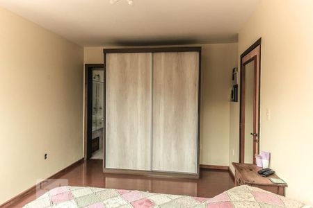 Casa de condomínio à venda com 195m², 3 quartos e 2 vagasSuíte