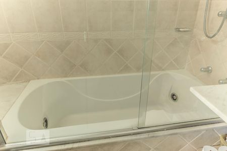 Casa de condomínio à venda com 195m², 3 quartos e 2 vagasBanheiro da suíte