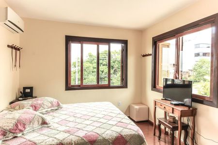 Casa de condomínio à venda com 195m², 3 quartos e 2 vagasSuíte