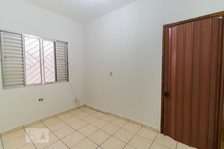 Quarto 1 de casa para alugar com 2 quartos, 80m² em Jardim Três Marias, São Paulo