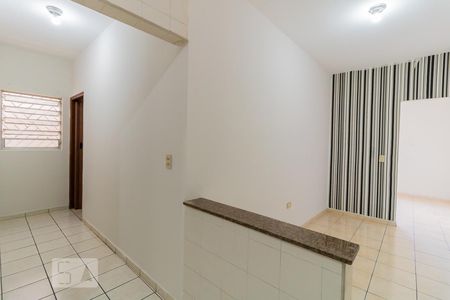 Corredor de casa para alugar com 2 quartos, 80m² em Jardim Três Marias, São Paulo