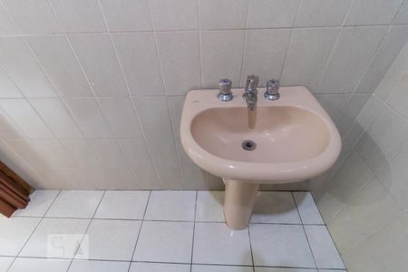 Casa para alugar com 80m², 2 quartos e 1 vaga Casa para alugar com 80m², 2 quartos e 1 vagaDetalhe banheiro