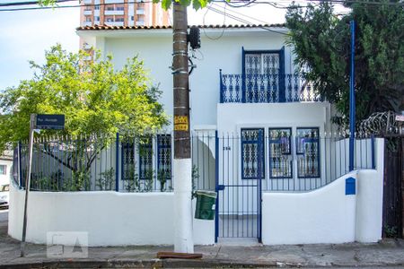 Fachada de casa à venda com 3 quartos, 400m² em Vila Olímpia, São Paulo