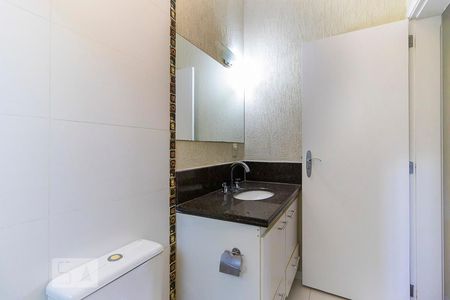 Casa de condomínio à venda com 425m², 4 quartos e 6 vagasBanheiro da suíte 2