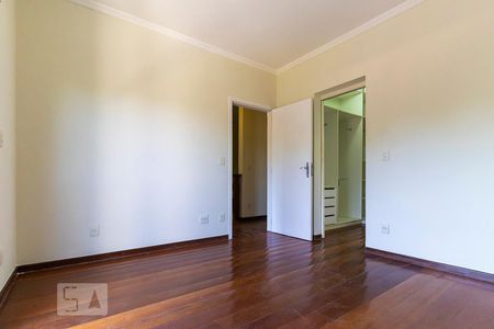 Casa de condomínio à venda com 425m², 4 quartos e 6 vagasQuarto 3 - Suíte 3