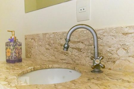 Casa de condomínio à venda com 425m², 4 quartos e 6 vagasLavabo