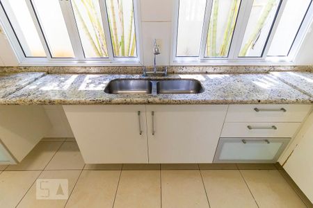 Casa de condomínio à venda com 425m², 4 quartos e 6 vagasCozinha