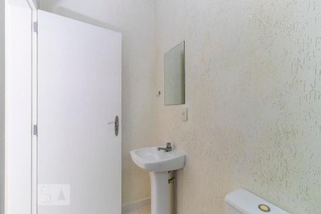 Casa de condomínio à venda com 425m², 4 quartos e 6 vagasBanheiro de serviço