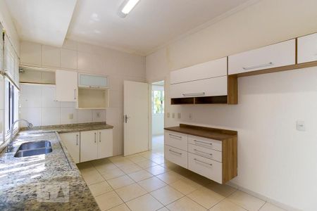 Casa de condomínio à venda com 425m², 4 quartos e 6 vagasCozinha - Armários