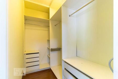 Casa de condomínio à venda com 425m², 4 quartos e 6 vagasCloset da suíte 4