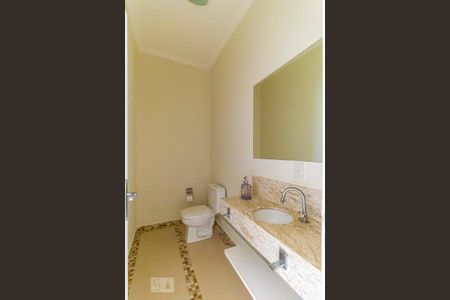 Casa de condomínio à venda com 425m², 4 quartos e 6 vagasLavabo